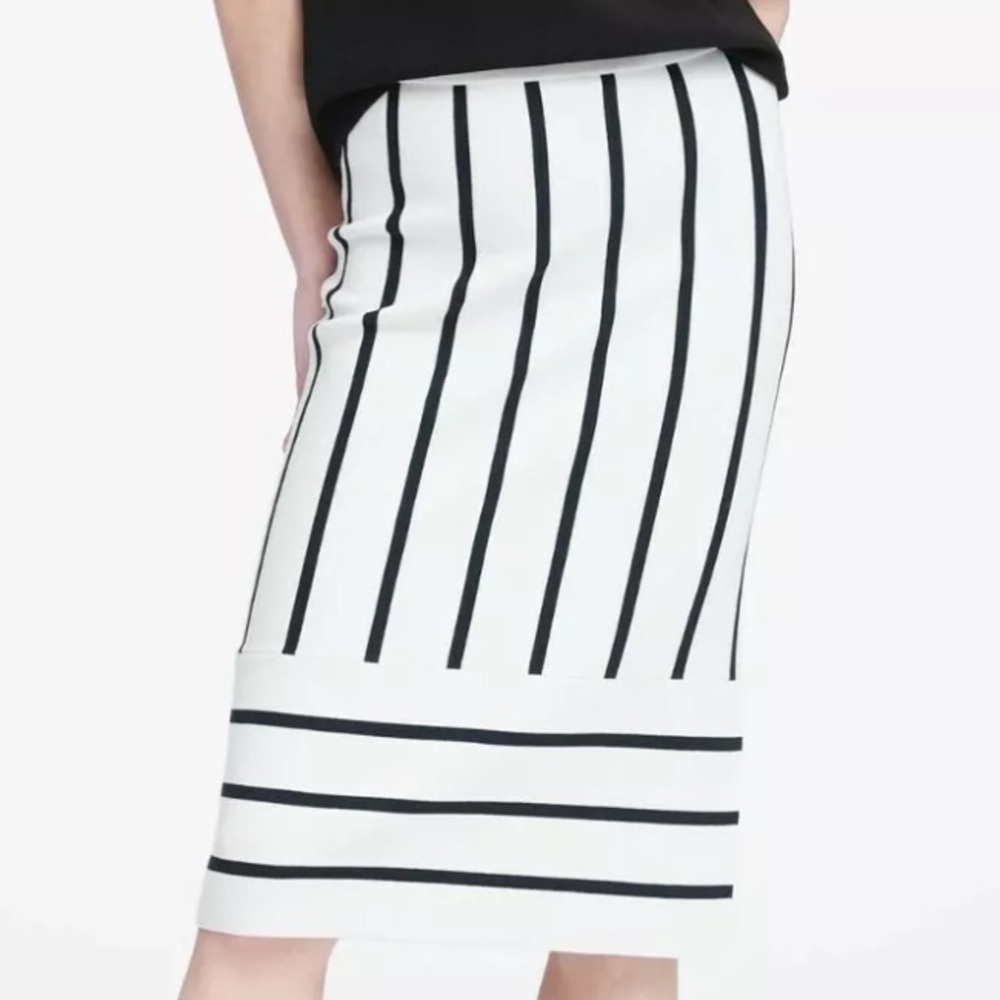 Banana Republic white and navy striped knit pencil skirt